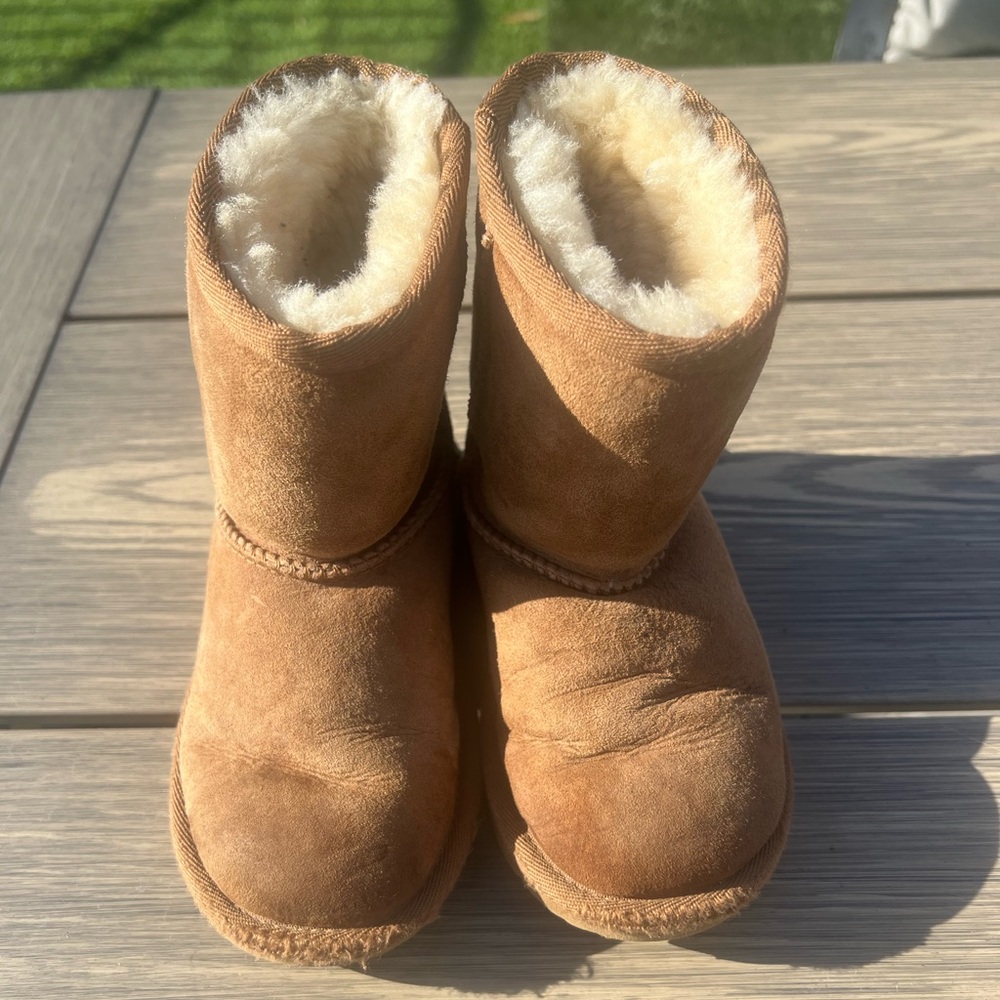 UGG Kids Classic Shearling Boots – Chestnut | Size 10